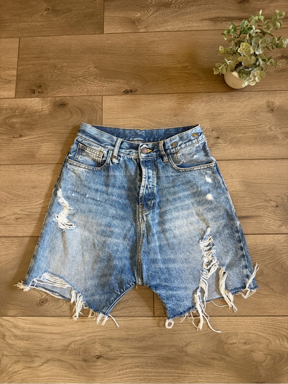 R13 Marky Drop Denim Shorts Bain Blue Size 25 - Picture 4 of 14